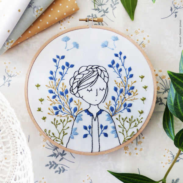 Dreamy Lady - 6" embroidery kit