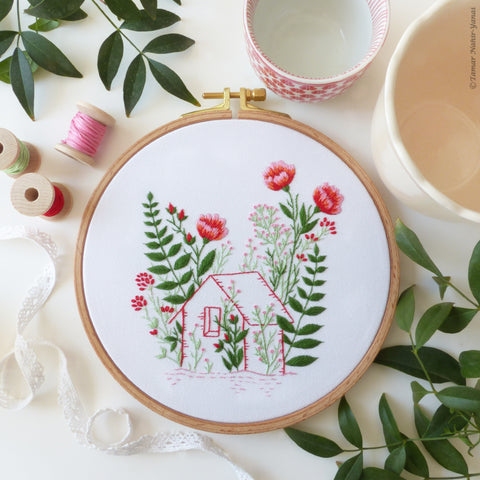 Between the Flowers - 6" embroidery kit