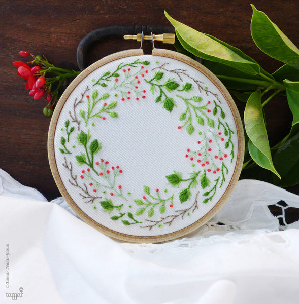 Christmas Crown - 4" embroidery kit