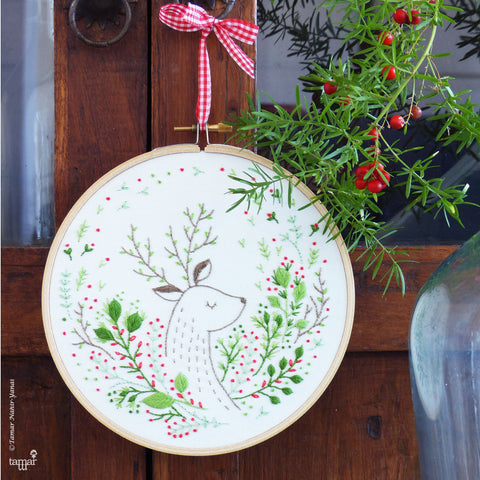 Christmas Wreath - 6 embroidery kit – Tamar Nahir-Yanai