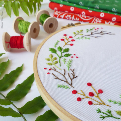 Christmas Wreath - 6 embroidery kit – Tamar Nahir-Yanai