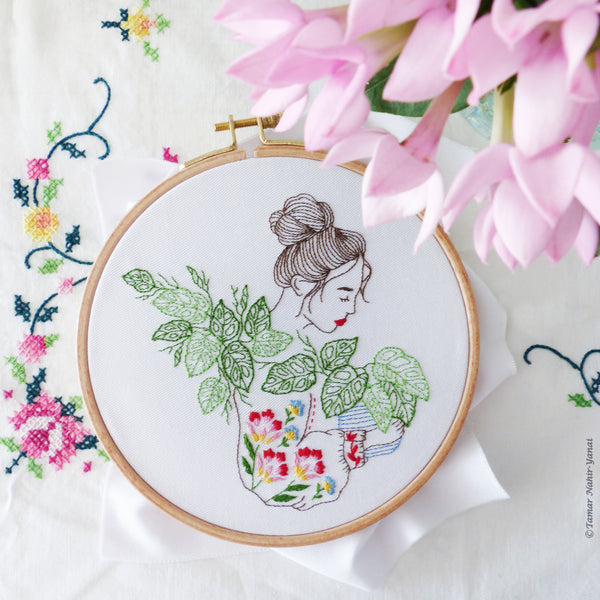 Monstera Monkey Lady - 6" embroidery kit