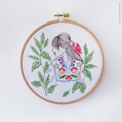 Christmas Wreath - 6 embroidery kit – Tamar Nahir-Yanai