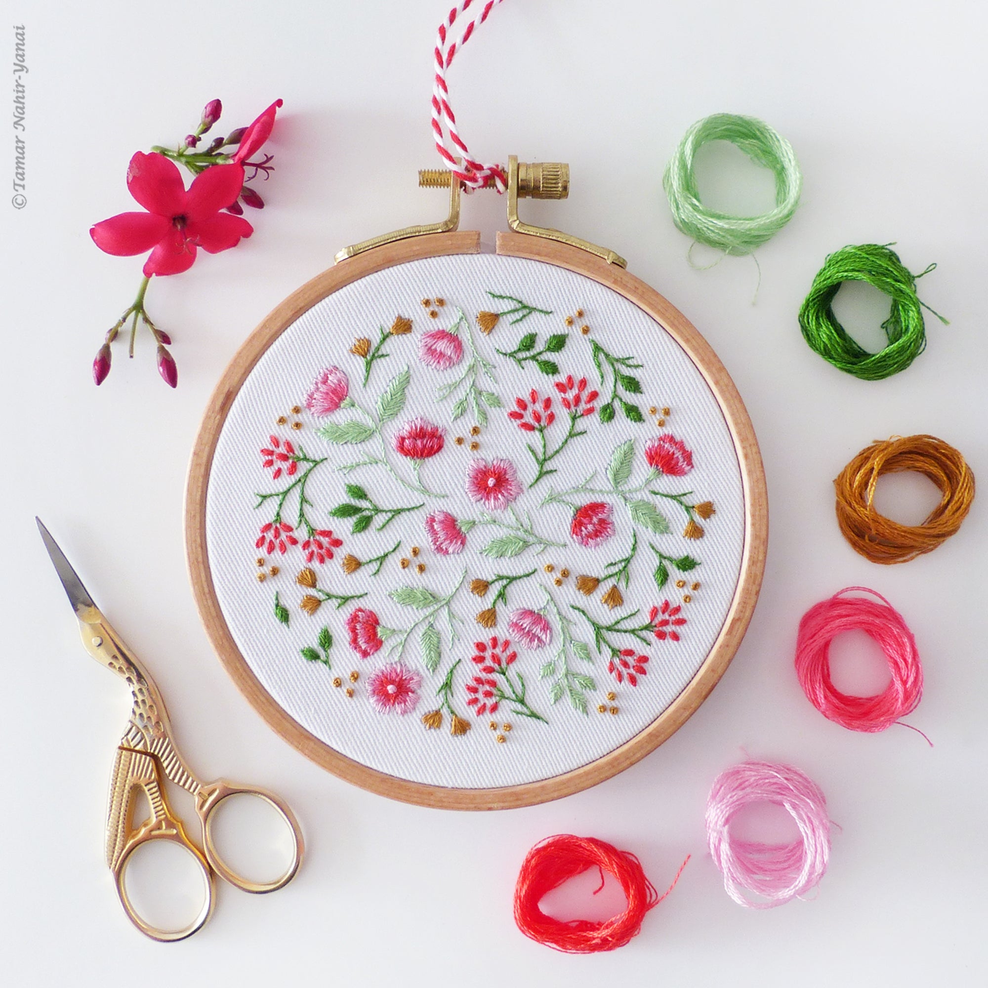 Christmas Flowers - 4 embroidery kit – Tamar Nahir-Yanai