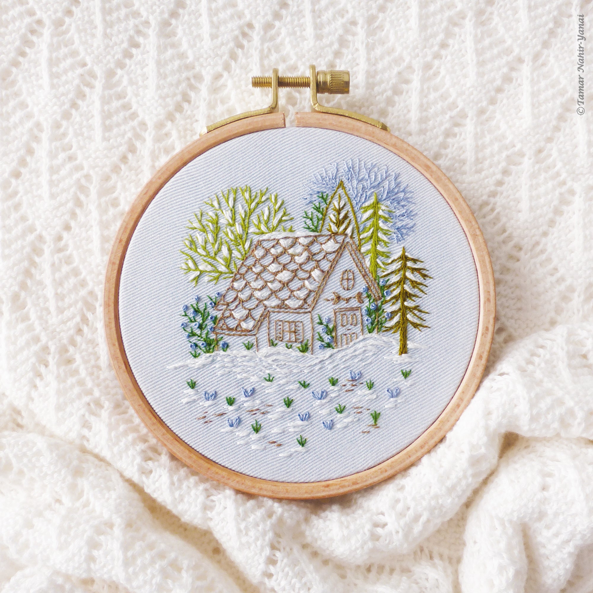Snowy Cabin - 4 embroidery kit – Tamar Nahir-Yanai