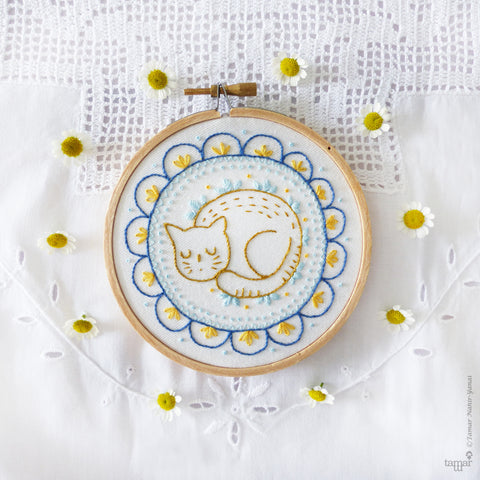 Sleepy Cat - 4 embroidery kit – Tamar Nahir-Yanai