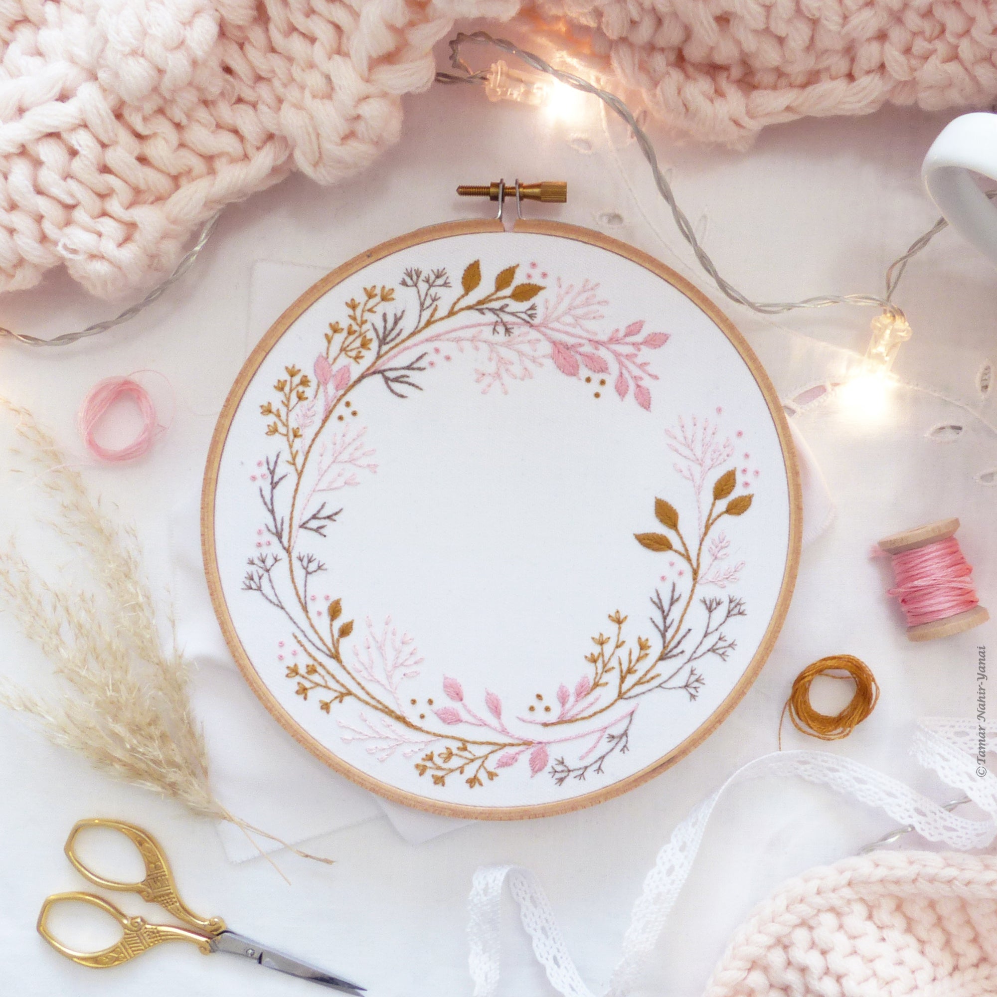 Christmas Wreath - 6 embroidery kit – Tamar Nahir-Yanai